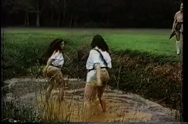 Female Mercenaries on Zombie Island (Wave Studios)