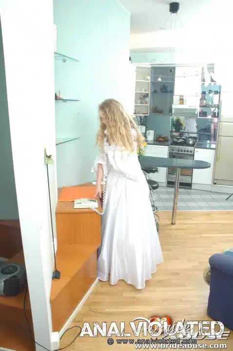 Cute Bride Abused by the Flower Merchant (CruelNetwork)